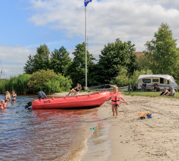 Camping aan het water in Friesland