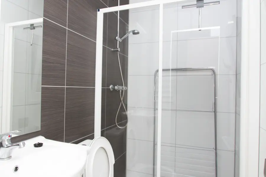 Badkamer chalet met overdekt terras