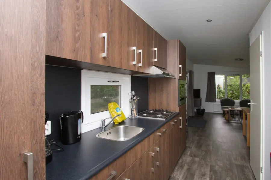 Keuken chalet met overdekt terras