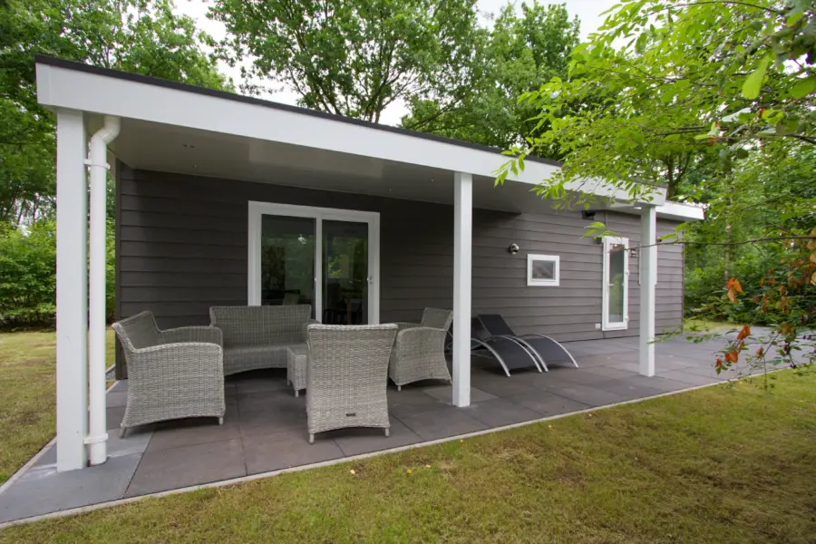 Terraszijde chalet met overdekt terras