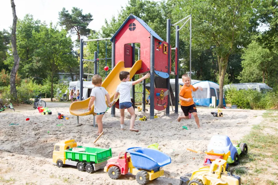 Spelen op Maisveld 129 141 kleiner