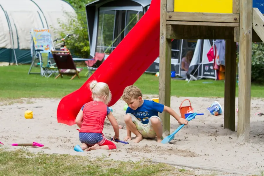 Spelen in de zandbak