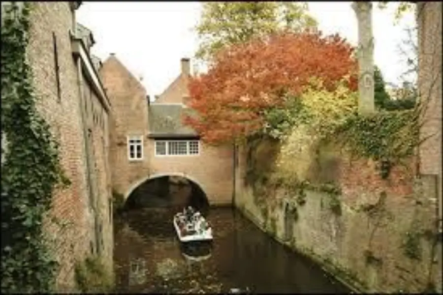 Varen over binnendieze 1