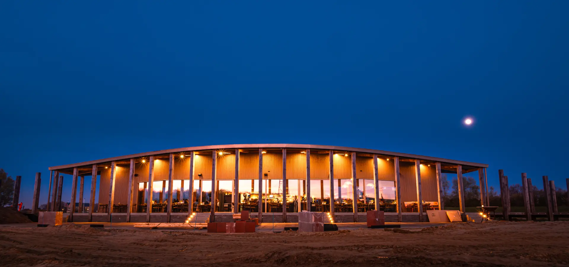 Paviljoen zwemlust van buiten