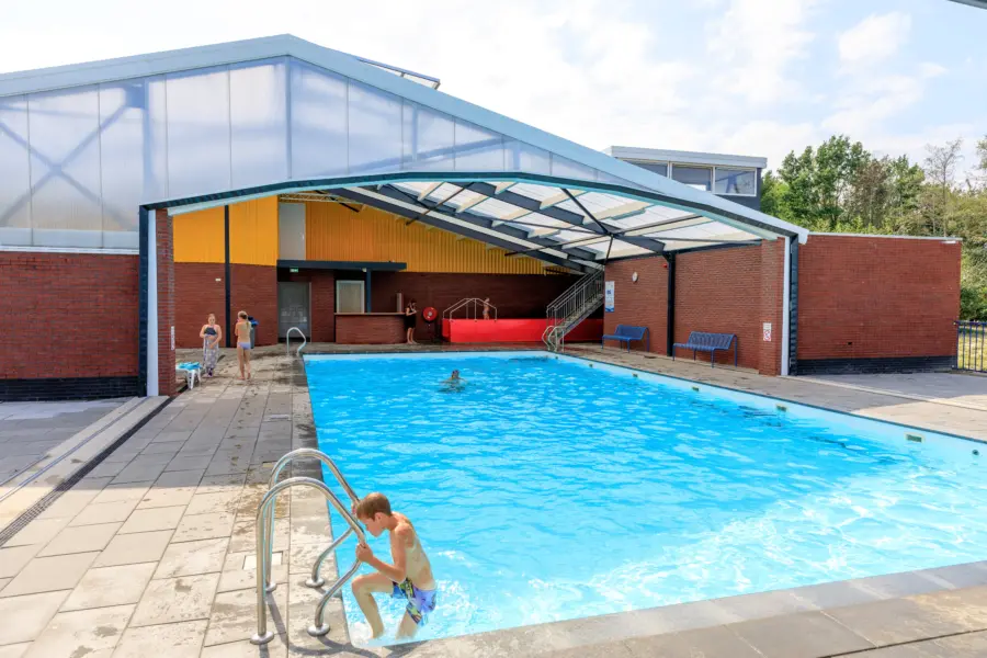 Overdekt zwembad met schuifkap akkertien vollenhove