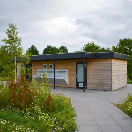 Buitenkant sanitairgebouw