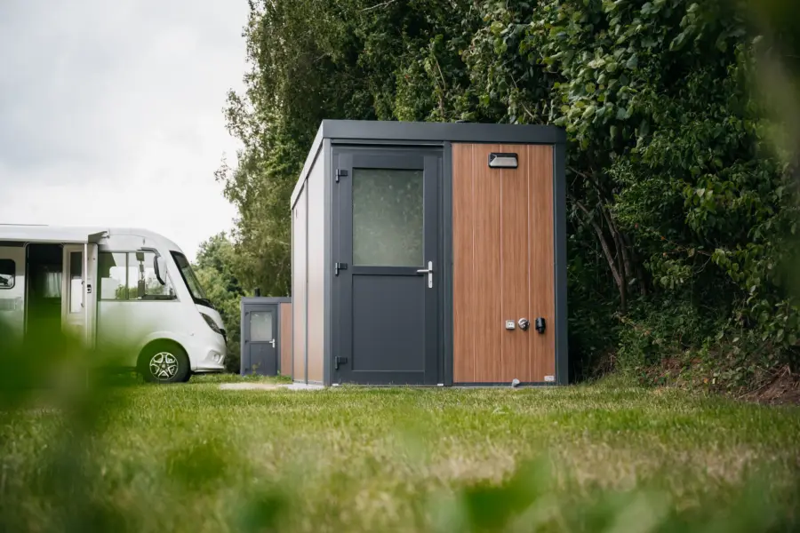 Roomplus Royal Outdoor Bathroom