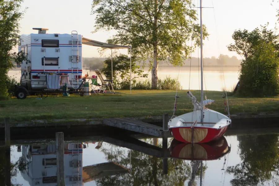 Kampeerplaats aan het water