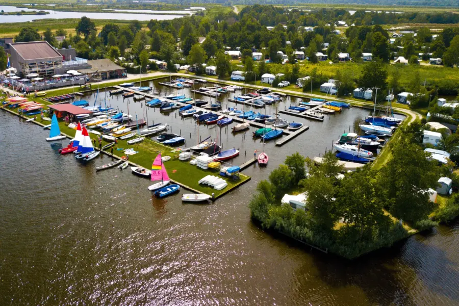 Kampeerplaatsen haven friesland