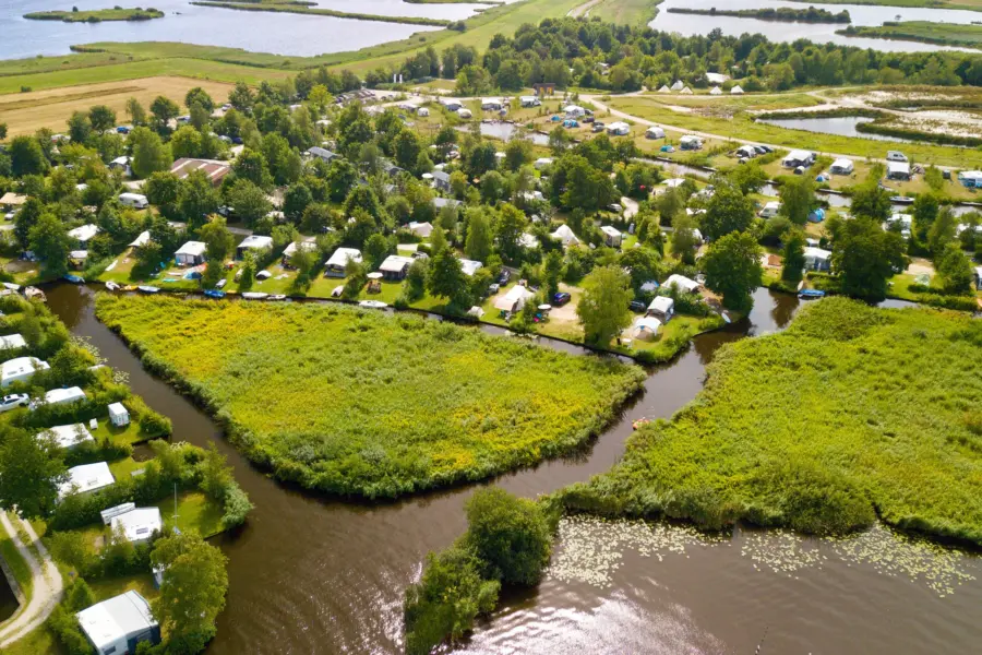 Comfort kampeerplaats aan het water
