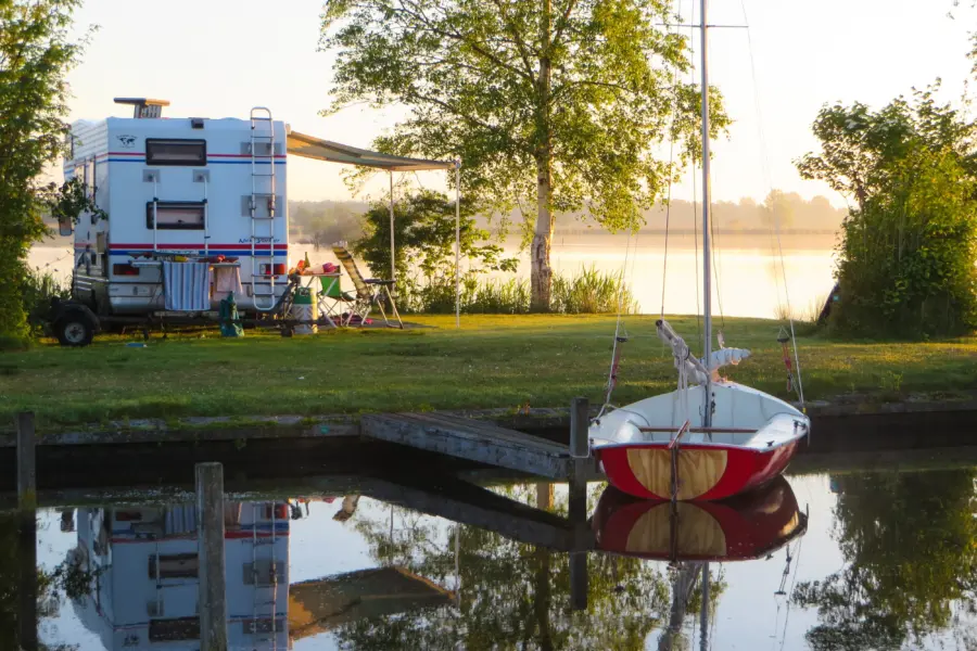 kampeerplaats aan het water-2