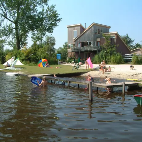 Zwemmen bij Cnossen Leekstermeer