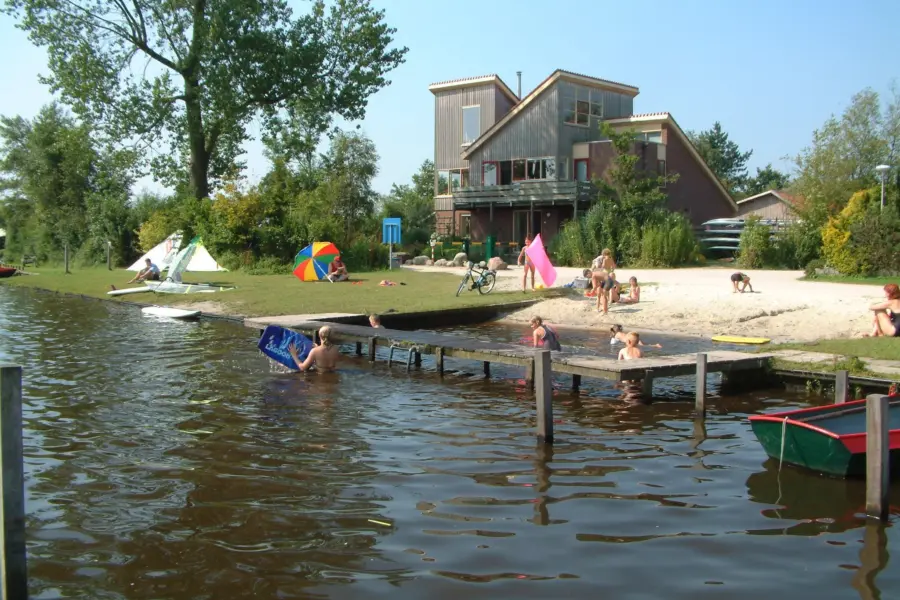 Zwemmen bij Cnossen Leekstermeer