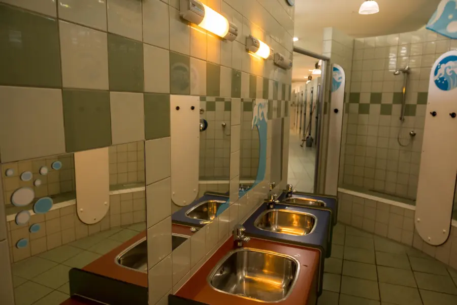 Sanitair gebouw kinderen