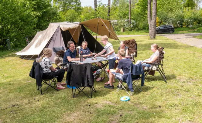 DH kamperen kampeerplaats gasten spel 5