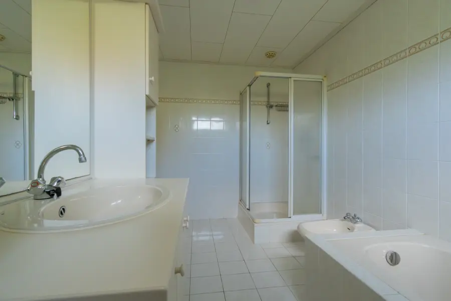 Oude strandhuis badkamer 2