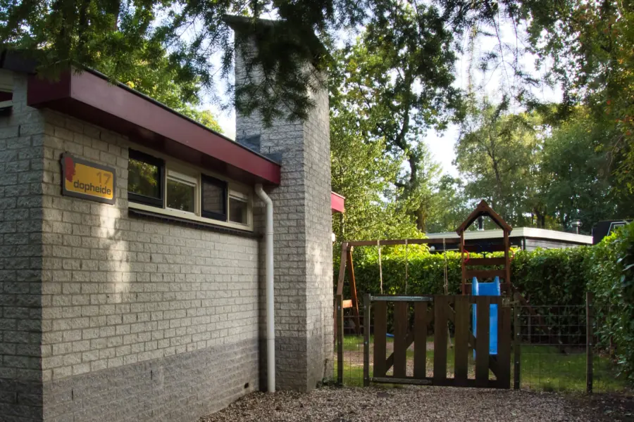Camping en bungalowpark De Haeghehorst Ermelo - Bungalow Dopheide- buiten1