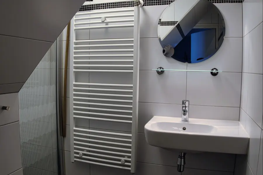 Camping De Haeghehorst- 8 persoonsvilla Zeezicht -badkamer 1jpg