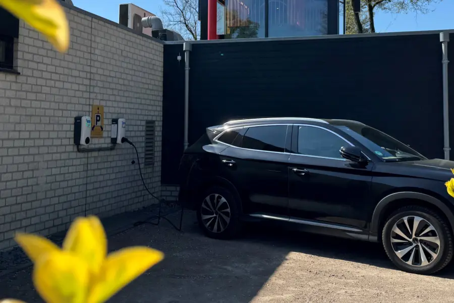 EH Elektrisch laden auto 1 Camping De Haeghehorst Header