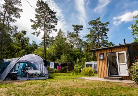 Ruime kampeerplaats met privé sanitair op Camping De Haeghehorst in Gelderland