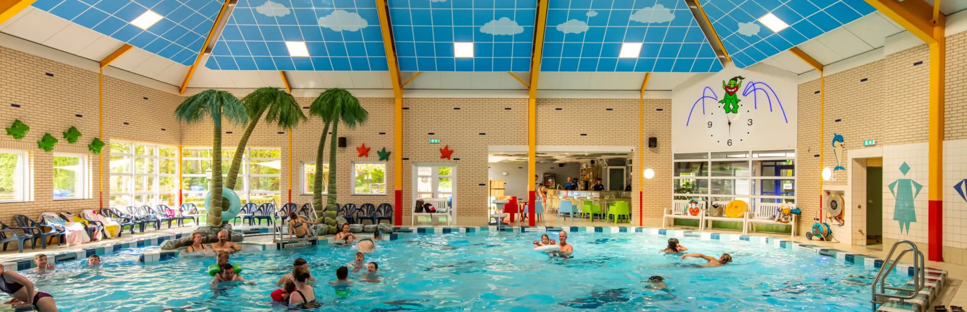 Zwembad overdekt heldense bossen