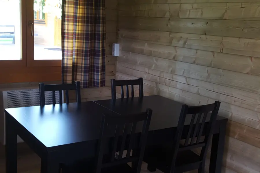 Holterberg_Trekkershut_de_luxe_eethoek