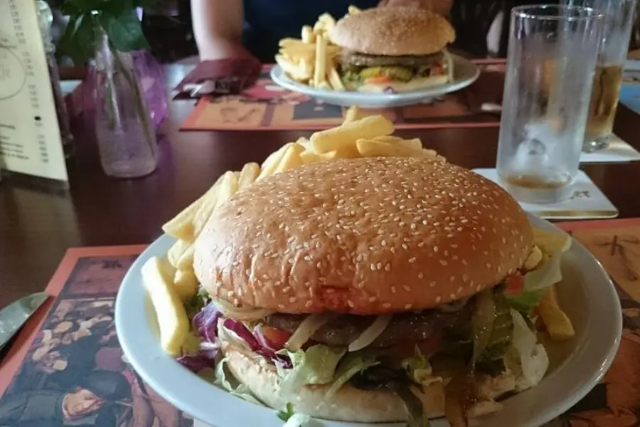 giant big willy met frites