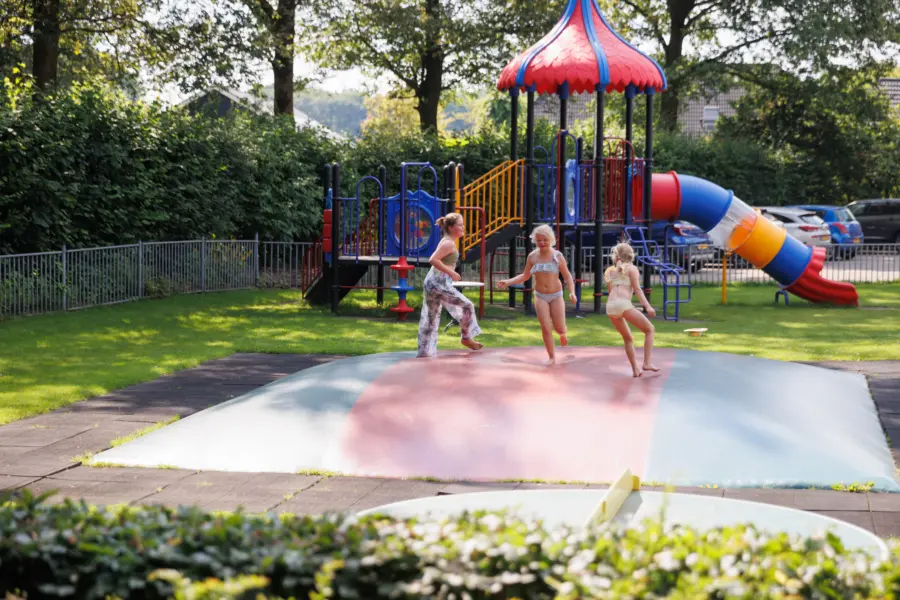 Holterberg Springkussen Speeltoestel Meiden