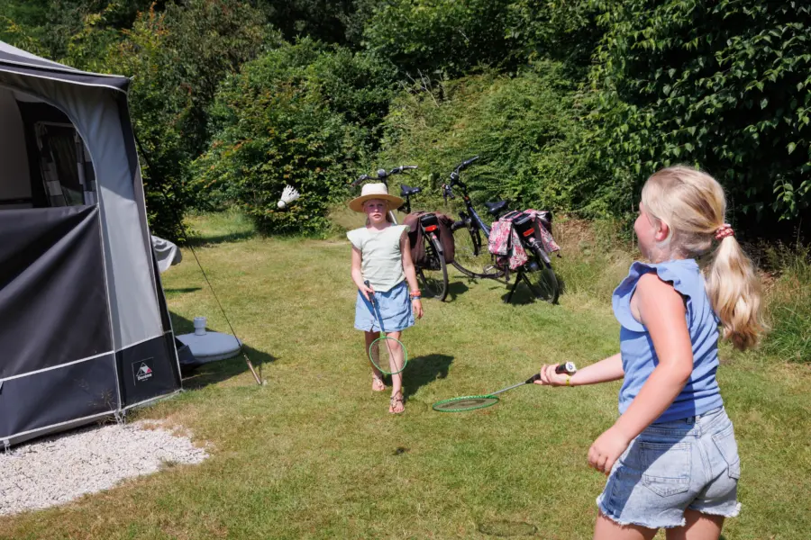 Holterberg Kamperen badminton