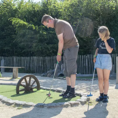 Minigolf spelen op Camping de Meulinge3
