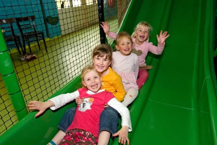 Alle fotos opening binnenspeeltuin WACON 039