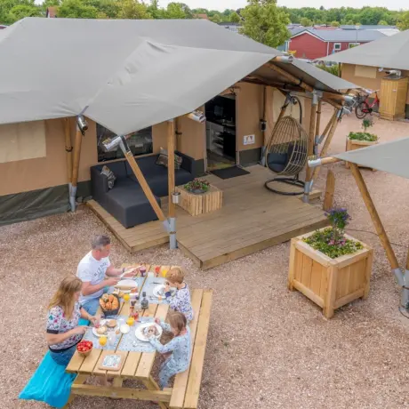 Zanzi tent 7p voorkant verkleind