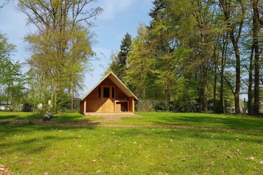 Trekkershut de bosuil buitenkant