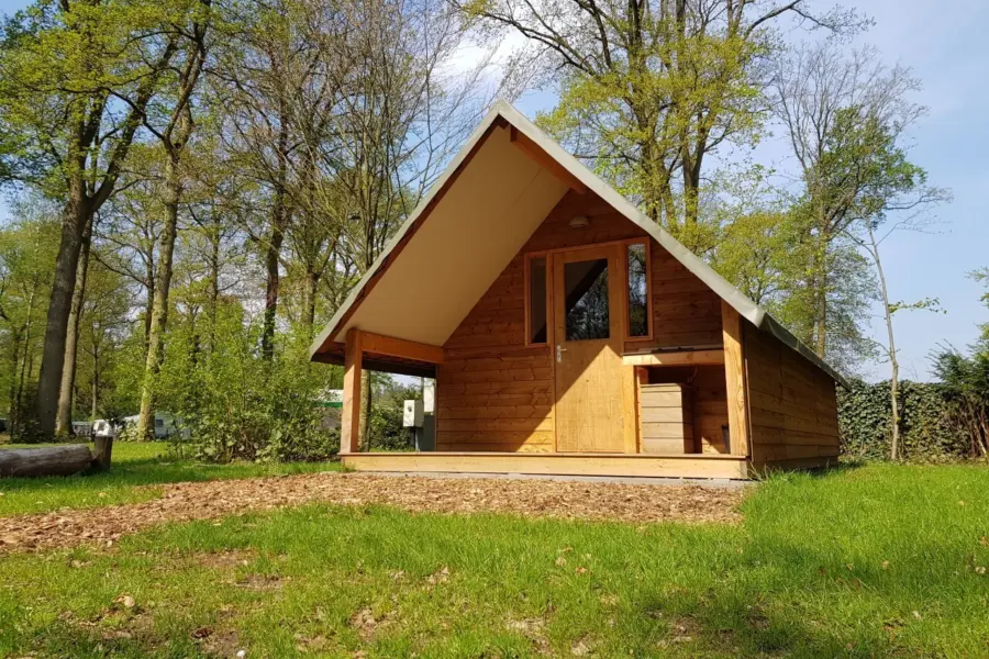 Trekkershut de bosuil vooraanzicht