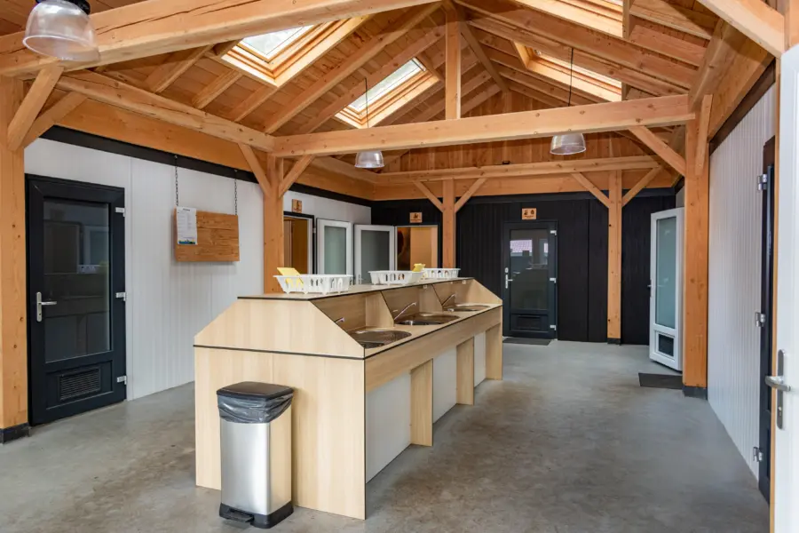 Sanitairgebouw binnenplaats