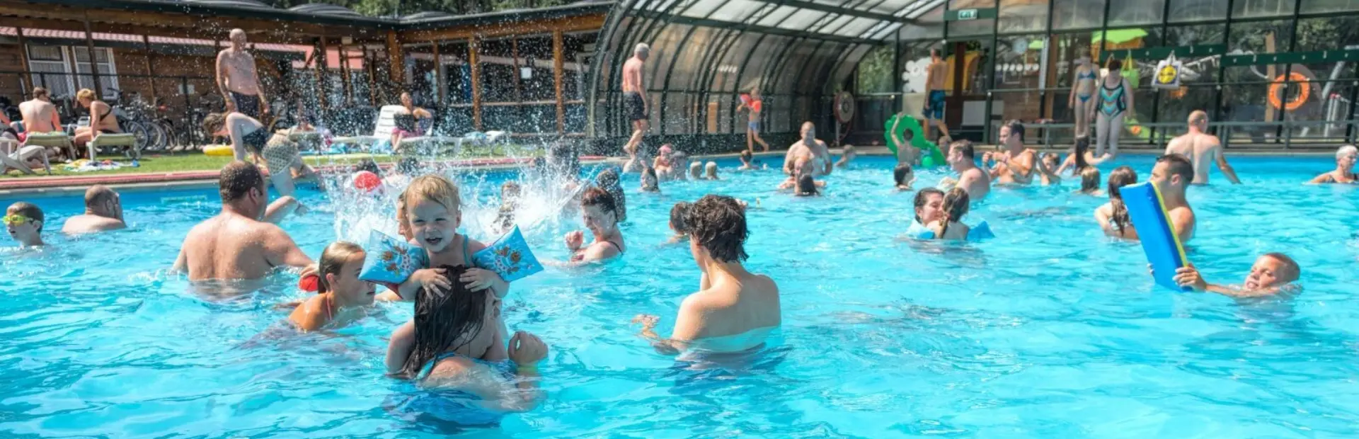 Header zwembad