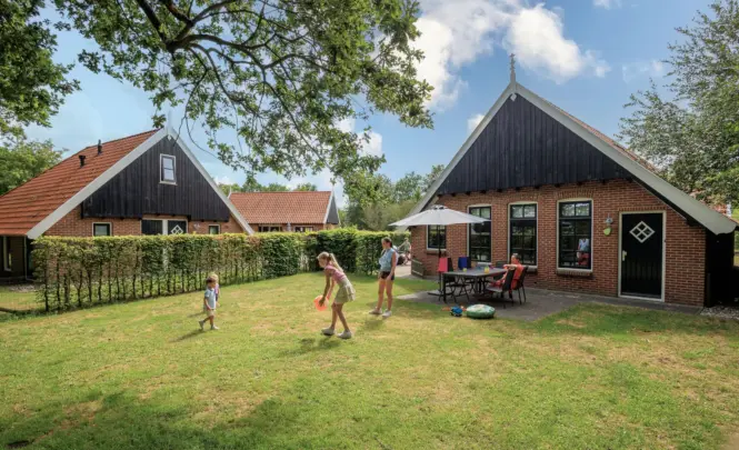 Terras kinderbungalow Boerderij Kaps