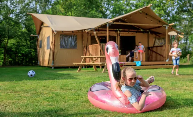 Safaritent 6 persoons Glamping recreatiepark Kaps