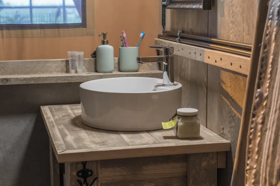 Safaritent met eigen sanitair recreatiepark Kaps Tubbergen