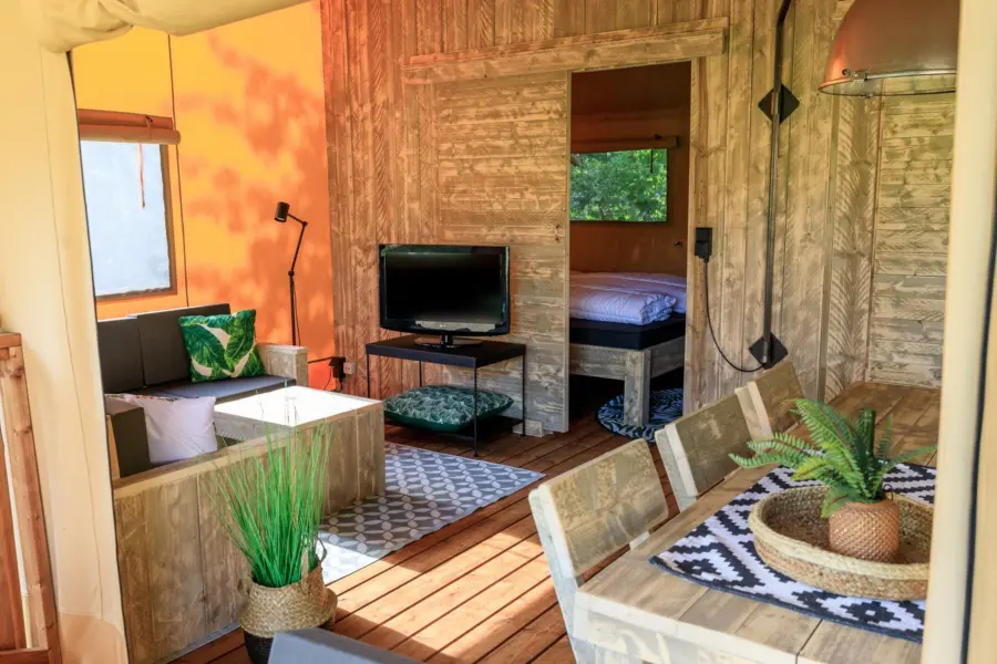 Safaritent 6 persoons interieur camping Kaps Overijssel