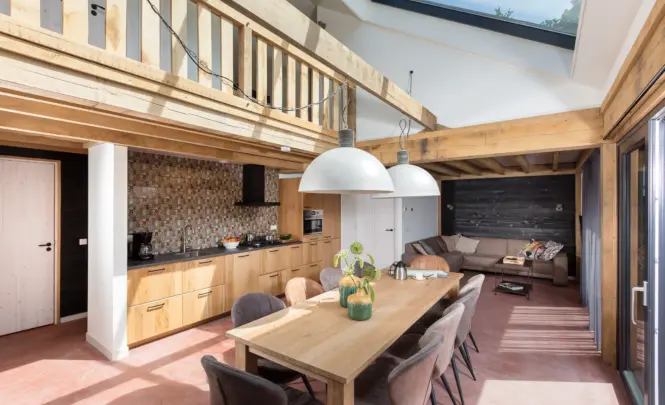 Eettafel 10 persoons Twente Lodge bungalow recreatiepark Kaps