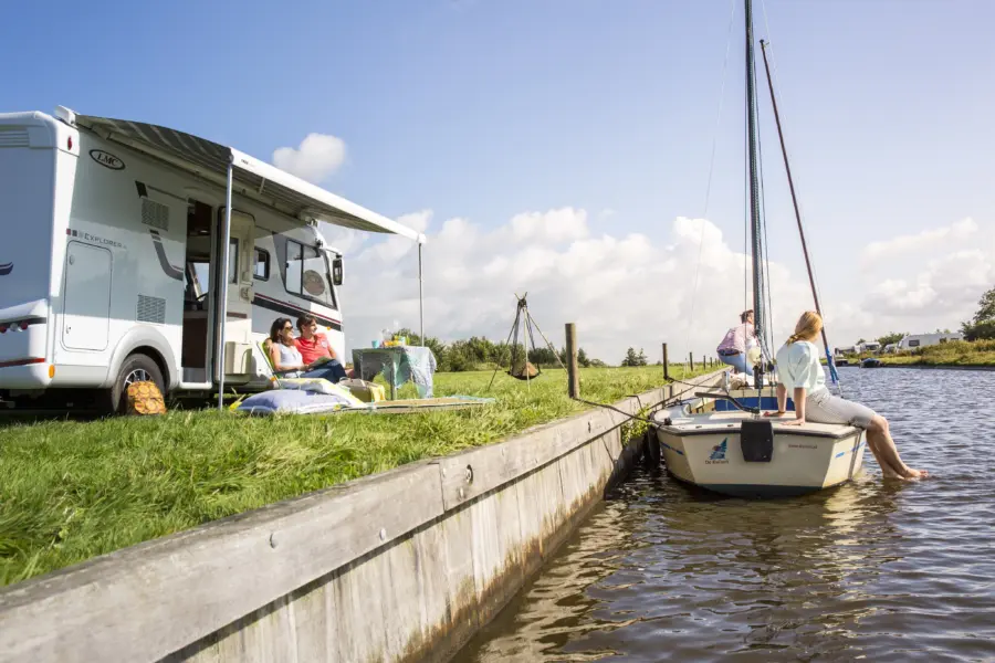 Kuilart vakantiepark Friesland kamperen aan het water zeilen