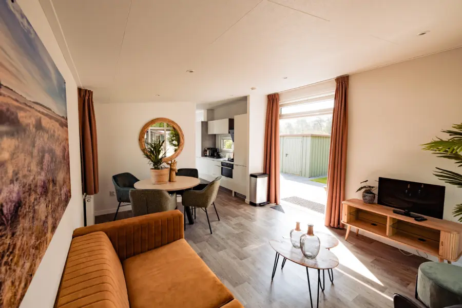 Chalet de luxe eettafel en televisie