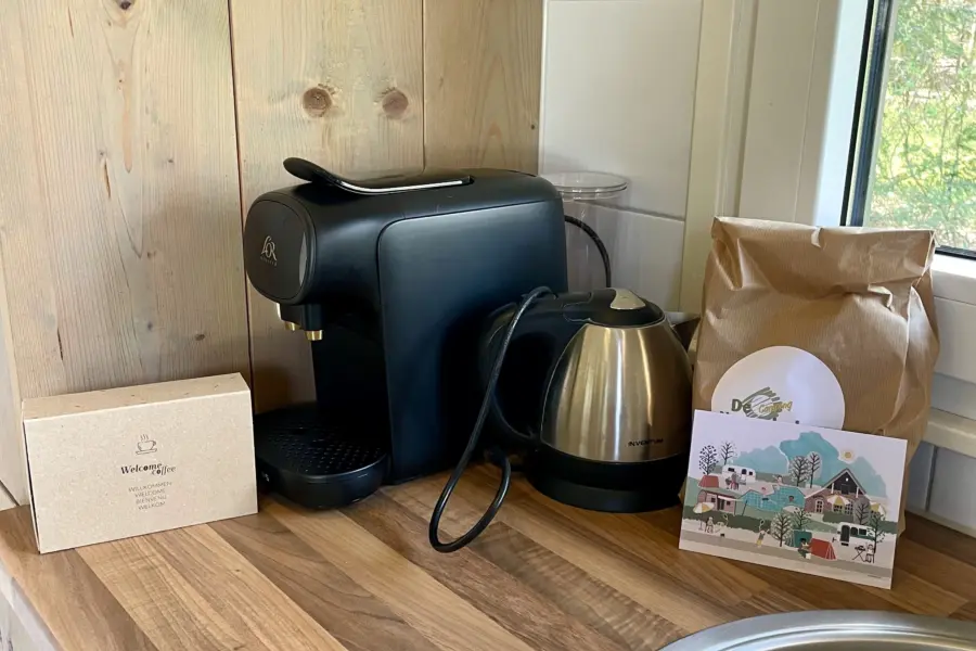 Safarilodged binnenkant keuken met koffieapp