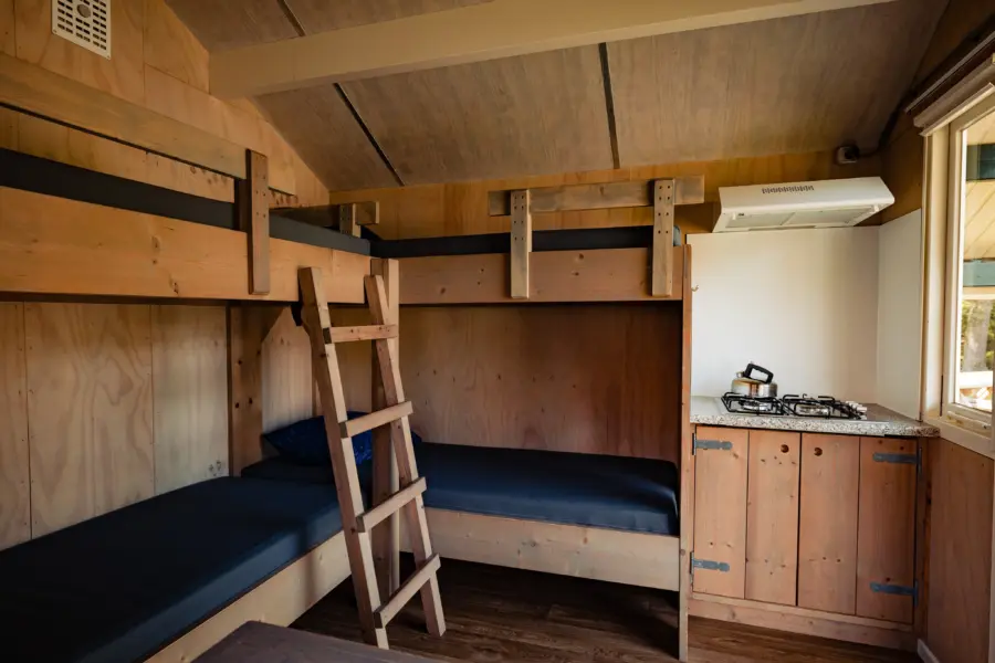 Kampeerhut- stapelbedden