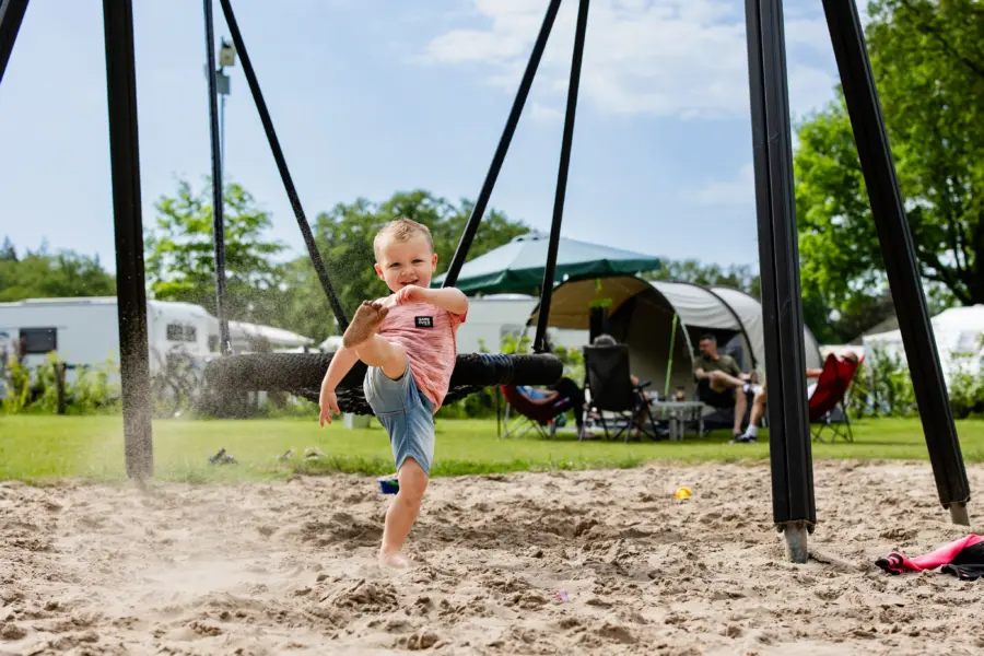 Bosuil jongetje zand trappen1c5a8623