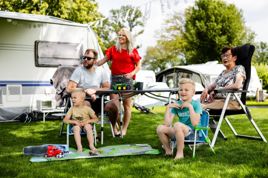Familie op de camping fu1a9215