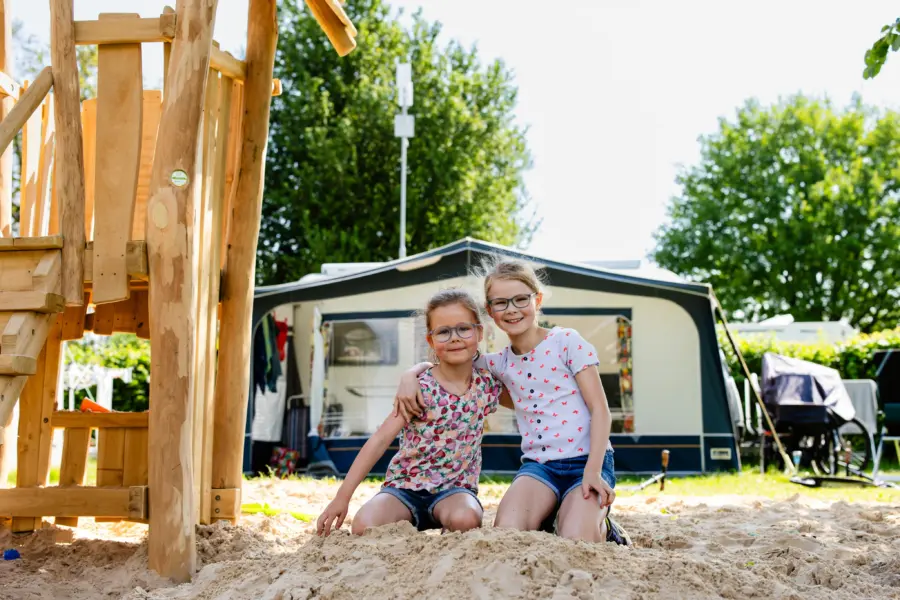 Vlierbes meisjes zand 1c5a9070