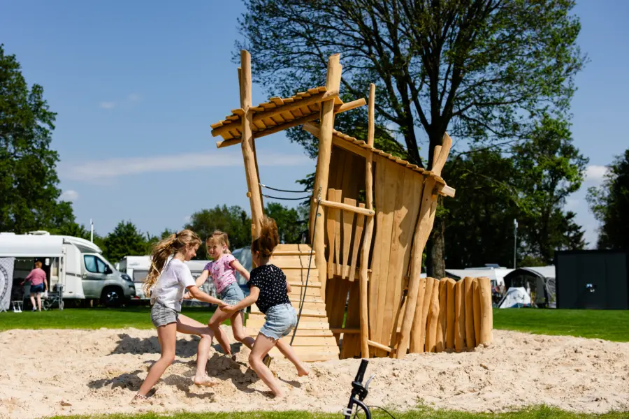 Vlinder dansende meisjes 1 C5 A9560