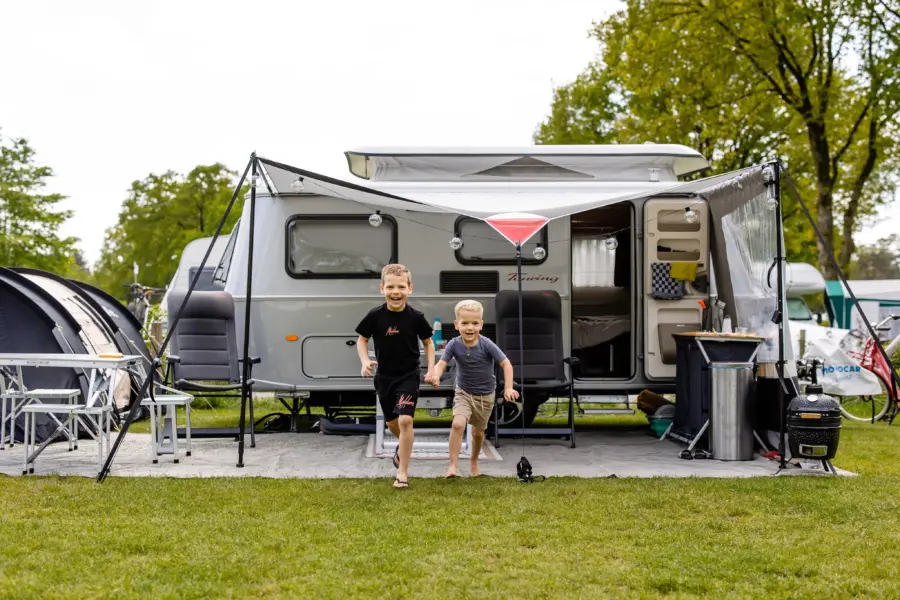 Bosuil rennen voor de caravan 3